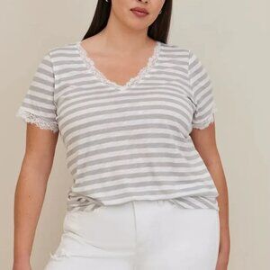 Torrid Classic Fit  V-neck White/Gray Striped Lace Trim Top Size 6X. NWT